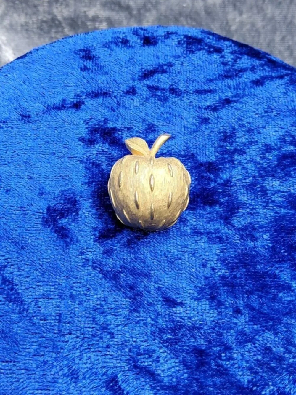 vintage napier gold tone teachers apple brooch